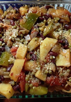 Una foto de Tallarines salsa de verduras y legumbres