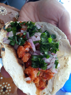 Una foto de Tacos al pastor con soya texturizada 🌮🌮🌮