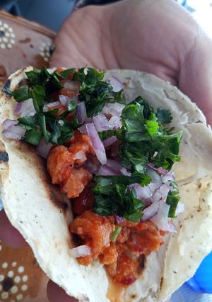 Una foto de Tacos al pastor con soya texturizada 🌮🌮🌮