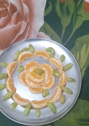 A picture of Fruit plate.