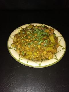 સુરતી ઊંધિયું (Surati Undhiyu Recipe in Gujarati) રેસીપી મુખ્ય ફોટો