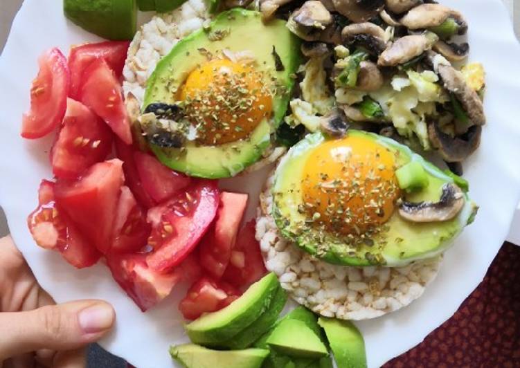 Recipe of Speedy Eggs in avo with mushrooms and onion