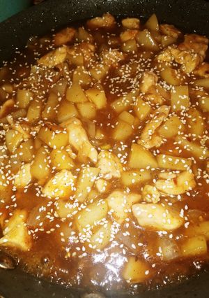 A picture of Honey Ginger Sesame Chicken.