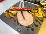 Pulpo con parmentier violeta