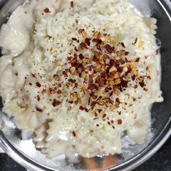 White sauce cheesy pasta A picture of White sauce cheesy pasta.