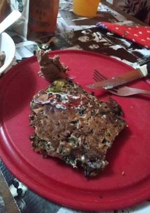 Una foto de Tortillitas de Kale morado y Palta