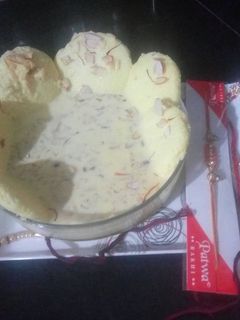 टेस्टी टेस्टी रबडी स्वादिष्ट केसर रसमलाई (kesar rasmalai recipe in marathi) रेसिपी चे मुख्य फोटो