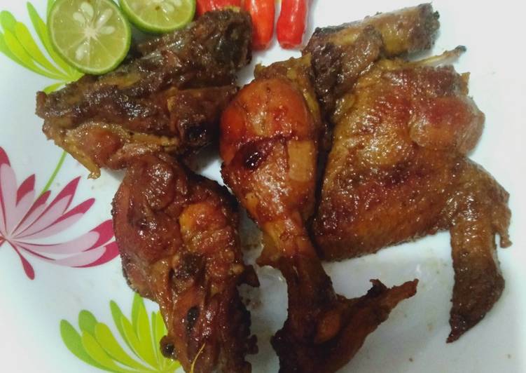 Bagaimana Membuat Ayam Goreng Kalasan &#34;Yogyakarta&#34;, Enak Banget