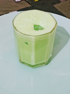 कीवी की लस्सी (kiwi ki lassi recipe in Hindi) रेसिपी मुख्य फोटो