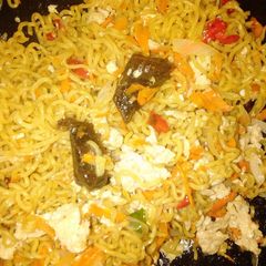 A picture of Fried indomie and egg.