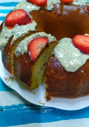 Una foto de Budín de frutilla (lo cociné en el savarín)