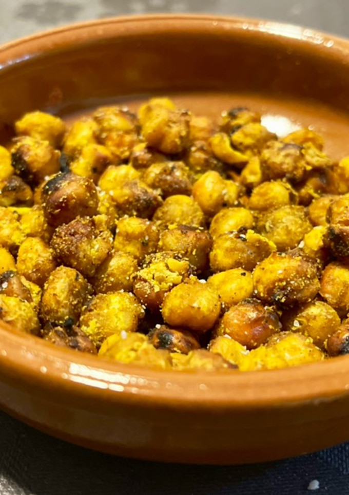 Una foto de Snack saludable: garbanzos tostados al curry