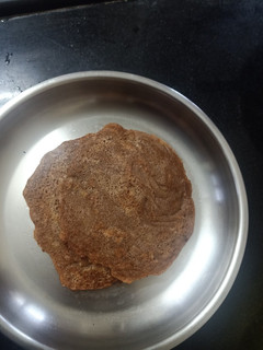 இனிப்பு கோதுமை தோசை(sweet wheat dosa recipe in tamil) செய்முறை முக்கிய புகைப்படம்