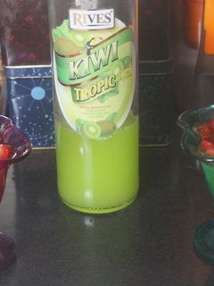 Una foto de Copa de manzana con fresas regada con licor de kiwi