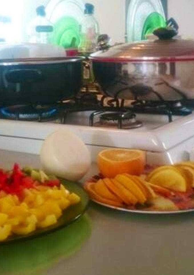 Una foto de Pollo a la naranja y arroz a la jardinera