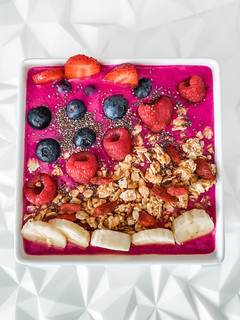 A picture of Pitaya bowl (Dragon Fruit).