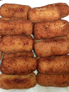 Una foto de Croquetas de pollo asado