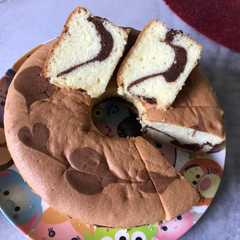 A picture of Marmer cake🍰Source : sis Attweu.