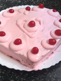 ஸ்ட்ராபெரி 🍓 பனானா க்ரீம் கேக் (Strawberry banan cream cake recipe in tamil) செய்முறை முக்கிய புகைப்படம்