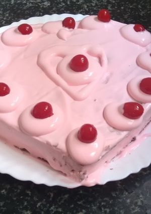 ஸ்ட்ராபெரி 🍓 பனானா க்ரீம் கேக் (Strawberry banan cream cake recipe in tamil) செய்முறை முக்கிய புகைப்படம்