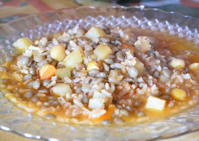 Guiso de Lentejas, garbanzos, arroz y verduras (vegano) Receta de Pedro  Angel Lazarte- Cookpad