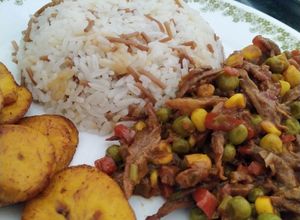 Una foto de Carne desmechada... Almuerzo 🥣