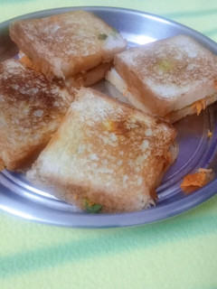 பிரட் டோஸ்ட் (Bread toast recipe in tamil) செய்முறை முக்கிய புகைப்படம்