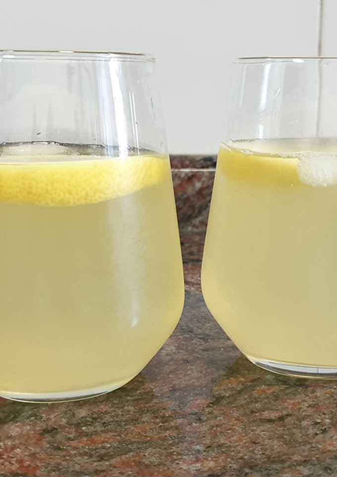 Una foto de Limonada casera sin azúcar