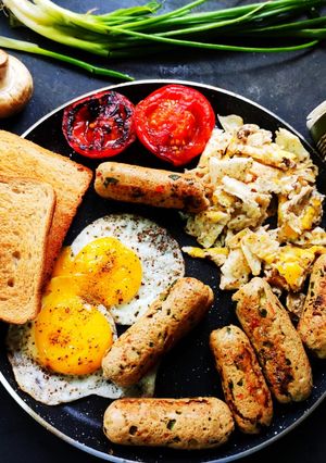 ইংলিশ ব্রেকফাস্ট(english breakfast recipe in Bengali) রেসিপির প্রধান ছবি
