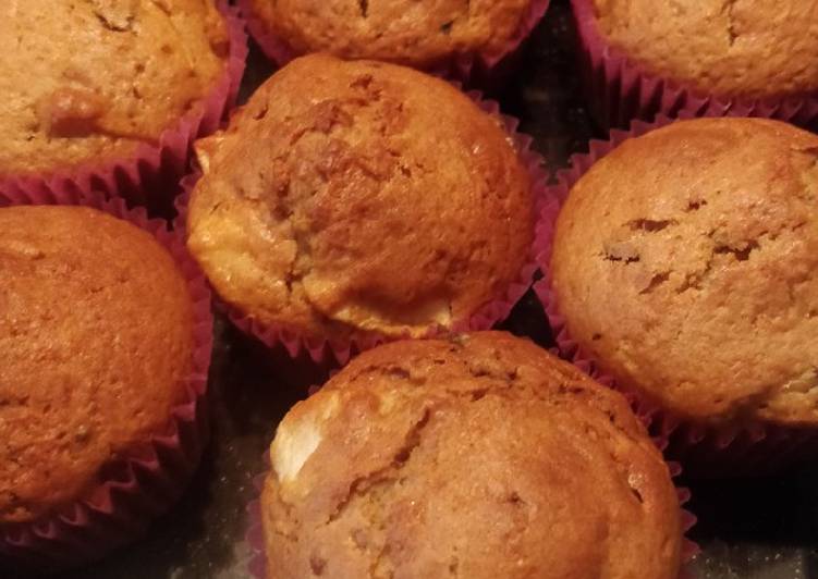 Apple and date muffins