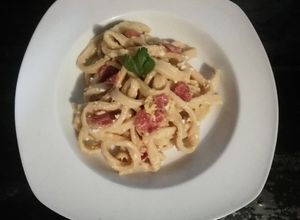 Una foto de Tallarines a la carbonara