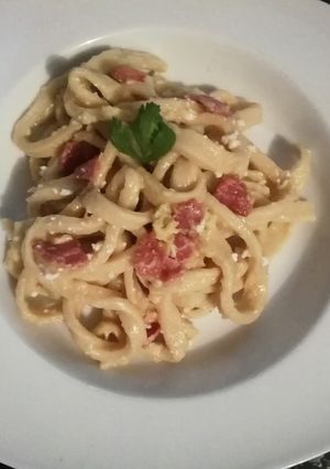 Una foto de Tallarines a la carbonara