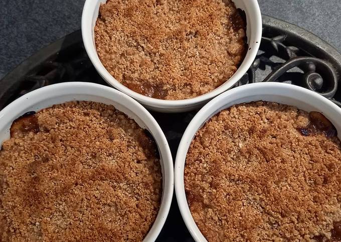 Crumble à la compotée de rhubarbe