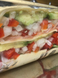 Una foto de Lasaña fría de salmón y aguacate