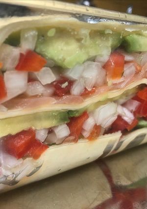 Una foto de Lasaña fría de salmón y aguacate