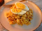 Una foto de codornices con arroz