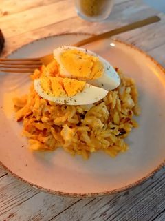 Una foto de Arroz hindú: Kedgeree de pescado // Classic Kedgeree Indian Recipe