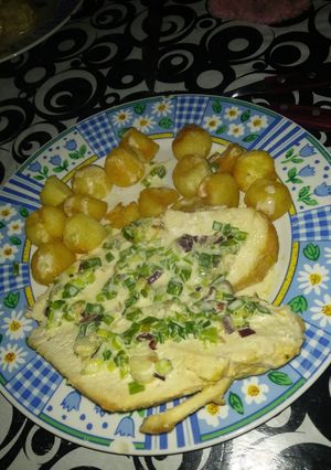 Una foto de Pollo al verdeo con papas noisette