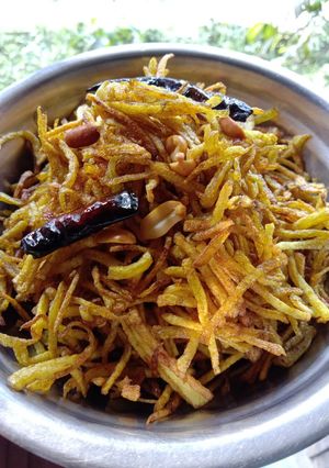বাদাম দিয়ে ঝুরি আলু ভাজা(badam diye jhuri aloo bhaja recipe in Bengali) রেসিপির প্রধান ছবি