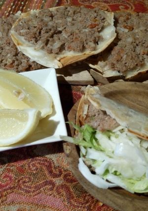 Una foto de Lehmeyun -Empanada Armenia- con sabor a amor