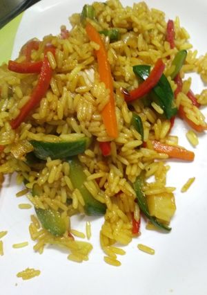 Una foto de Arroz con verduras y salsa de soja