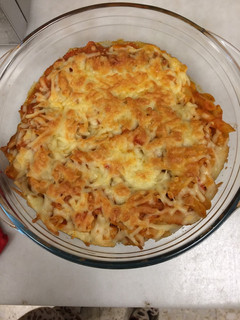 Una foto de Macarrones gratinados (con sofrito, atún y el toque especial)