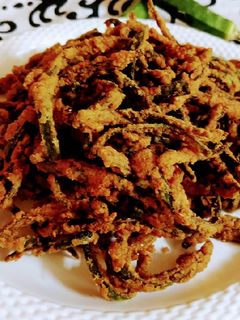 कुरकुरीत भेंडी फ्राय (bhendi fry recipe in marathi) रेसिपी चे मुख्य फोटो