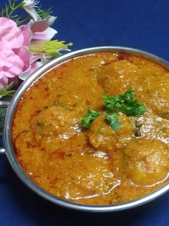 होटल स्टाइल दम आलू (Hotel style dum aloo recipe in hindi) रेसिपी मुख्य फोटो