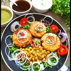A picture of #AlooTikki_Chole_Chaat.