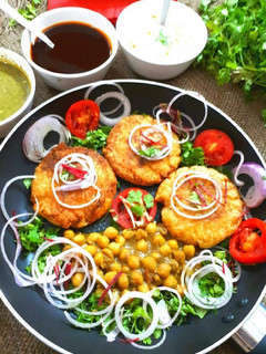 A picture of #AlooTikki_Chole_Chaat.