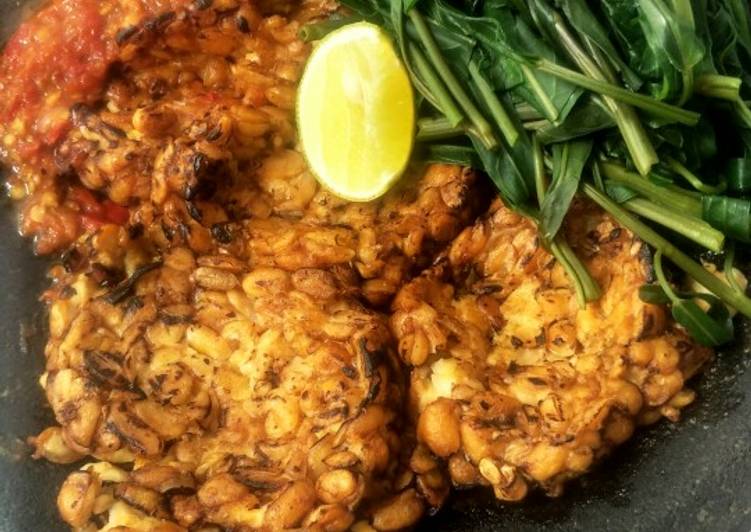 Plecing Kangkung Penyet Tempe Bakar