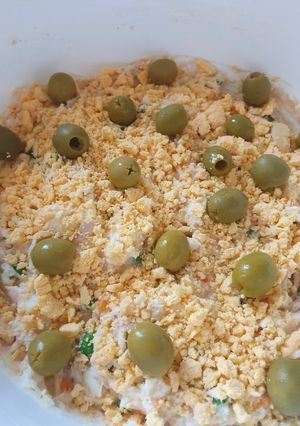 Una foto de Ensaladilla rusa rápida y manchando una sola olla