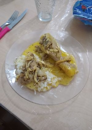 Una foto de Pollo con salsa de champiñones