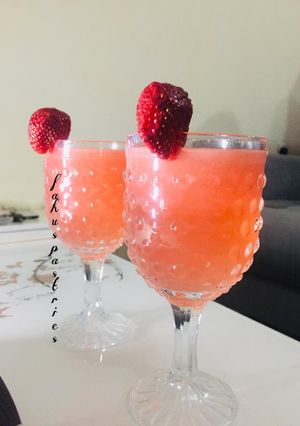 A picture of Strawberry smoothie.